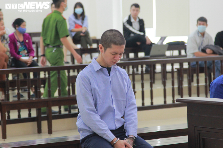 Kẻ bạo hành con gái 3 tuổi đến chết quỳ lạy xin lỗi: 'Mẹ ơi, con biết sai rồi' - 4