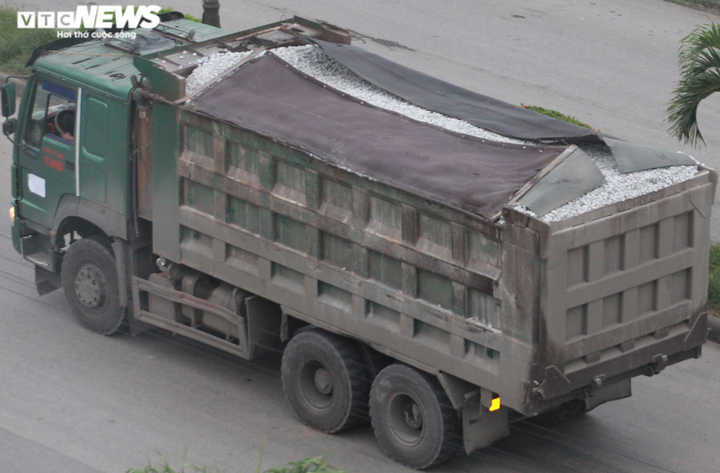 Xe quá khổ, quá tải tung hoành quốc lộ 17B ở Hải Dương như chốn vô pháp luật - 11