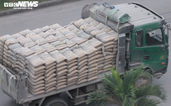 Xe quá khổ, quá tải tung hoành quốc lộ 17B ở Hải Dương như chốn vô pháp luật - 12