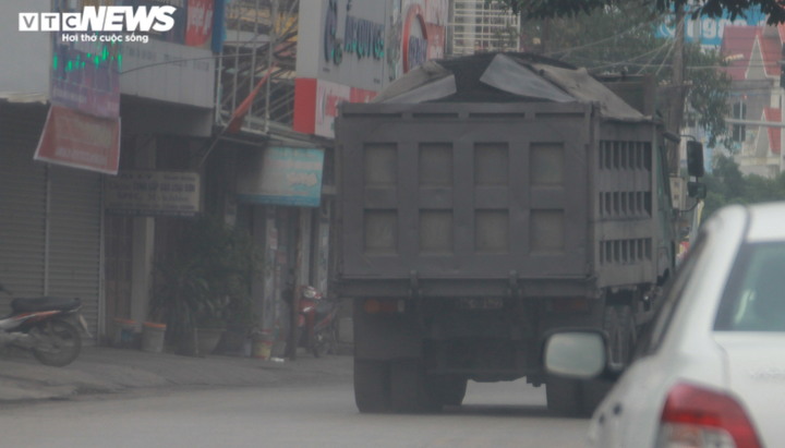 Xe quá khổ, quá tải tung hoành quốc lộ 17B ở Hải Dương như chốn vô pháp luật - 2