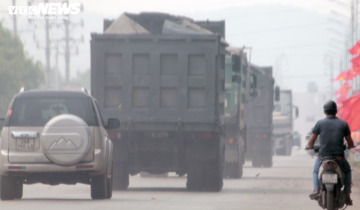 Xe quá khổ, quá tải tung hoành quốc lộ 17B ở Hải Dương như chốn vô pháp luật - 4