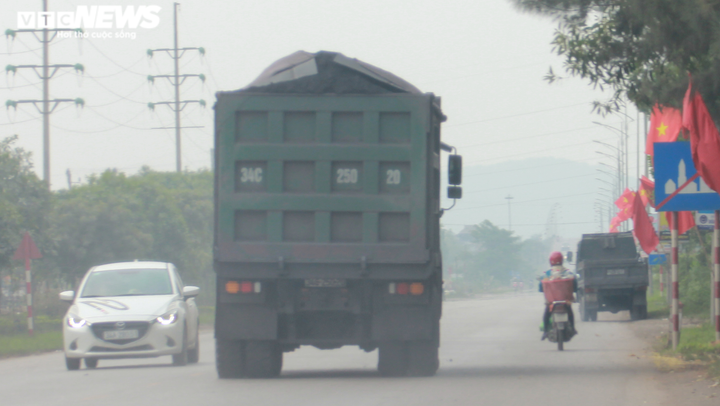 Xe quá khổ, quá tải tung hoành quốc lộ 17B ở Hải Dương như chốn vô pháp luật - 5