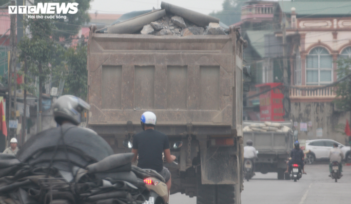 Xe quá khổ, quá tải tung hoành quốc lộ 17B ở Hải Dương như chốn vô pháp luật - 8