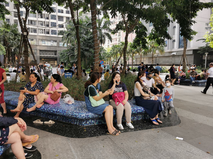 Cháy chung cư Goldmark City ở Hà Nội, cư dân ôm con nhỏ tháo chạy - 2