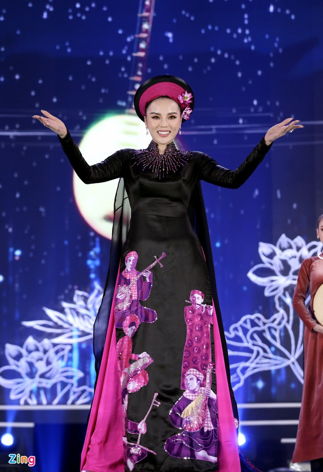 5 Hoa hậu kết hợp trình diễn áo dài trong đêm chung kết Hoa hậu Việt Nam 2020 - 3