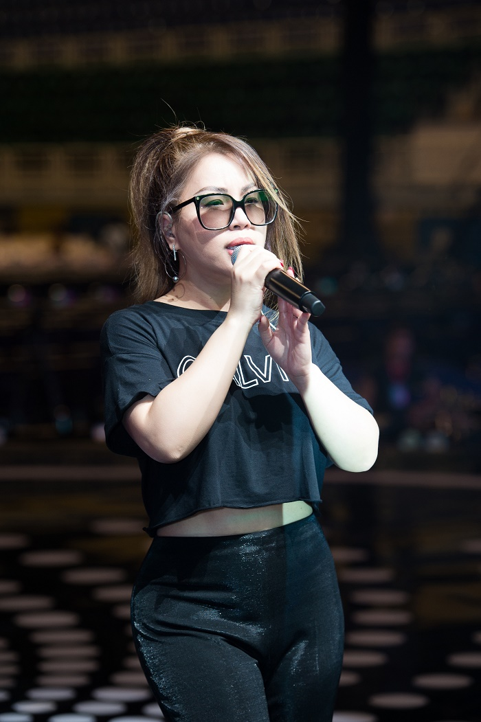 Minh Tuyết, Hoàng Thùy Linh tất bật chuẩn bị cho chung kết Hoa hậu Việt Nam 2020 - 5