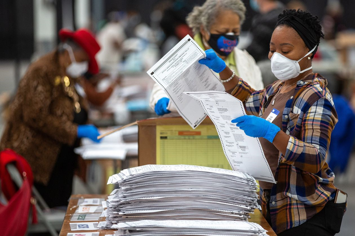 Sau loạt lỗi, kết quả kiểm phiếu lại ở bang chiến trường Georgia ra sao? - 1