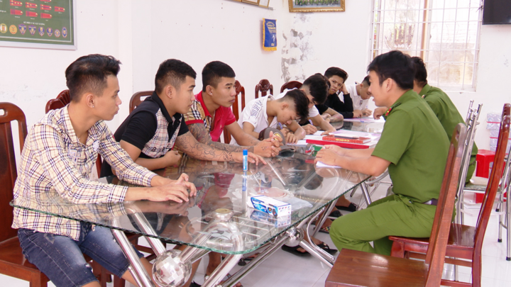 Xử lý nhóm thanh niên liên tiếp đập phá 2 quán ăn - 1