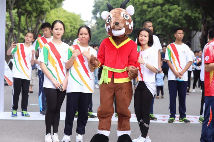 Bộ trưởng Nguyễn Ngọc Thiện tham gia chạy bộ khởi động SEA Games 31 - 3