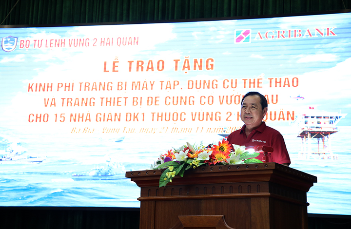 Agribank tài trợ máy tập, dụng cụ thể thao, củng cố vườn rau cho 15 nhà dàn DK1 - 2