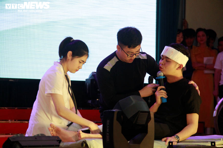 Hơn 1.000 sinh viên thi tìm hiểu luật an toàn giao thông khu vực Hà Nội - 1