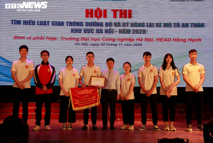 Hơn 1.000 sinh viên thi tìm hiểu luật an toàn giao thông khu vực Hà Nội - 2