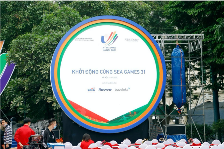 Nghìn người chạy quanh Hồ Gươm sáng 21/11 trong lễ khởi động SEA Games 31 - 1