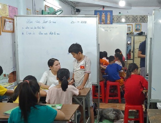 Cảm phục lão nông bán đất lấy tiền mở lớp học tình thương dạy trẻ em nghèo - 4