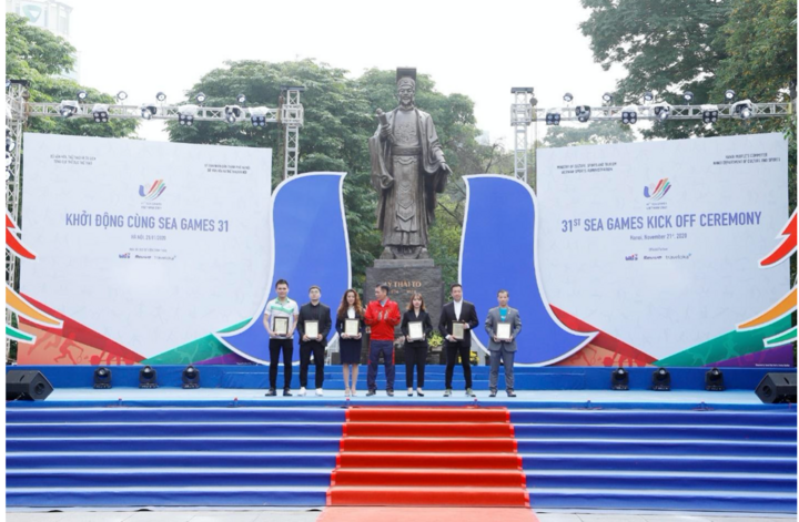 Nghìn người chạy quanh Hồ Gươm sáng 21/11 trong lễ khởi động SEA Games 31 - 4