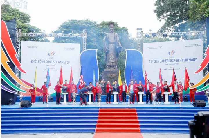 Nghìn người chạy quanh Hồ Gươm sáng 21/11 trong lễ khởi động SEA Games 31 - 3