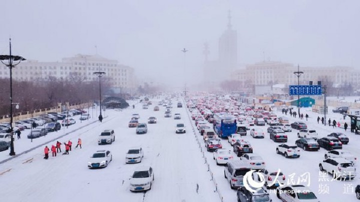 Tuyết đầu mùa phủ trắng trời nhiều nơi ở Trung Quốc - 6