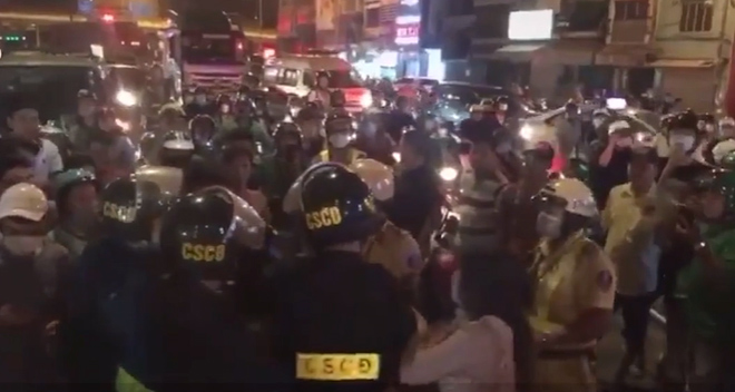 Nhóm người ở TP.HCM xô xát với cảnh sát giao thông - 1