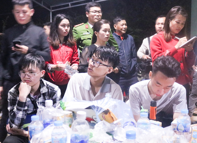 Đi dã ngoại, 27 học sinh THPT Chuyên Bắc Kạn bị lạc trên núi - 2