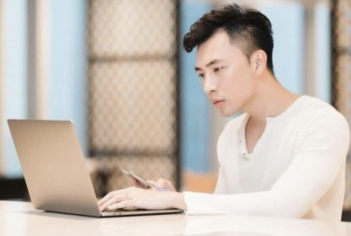 Lừa đảo 57 tỷ đồng của người nước ngoài, hotboy Jason Nguyễn bị bắt - 1