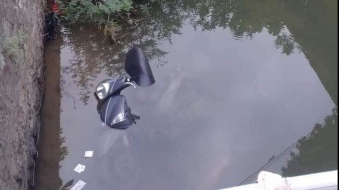  Phát hiện xe máy cùng thi thể 2 thanh niên dưới suối ở Tam Đảo - 1