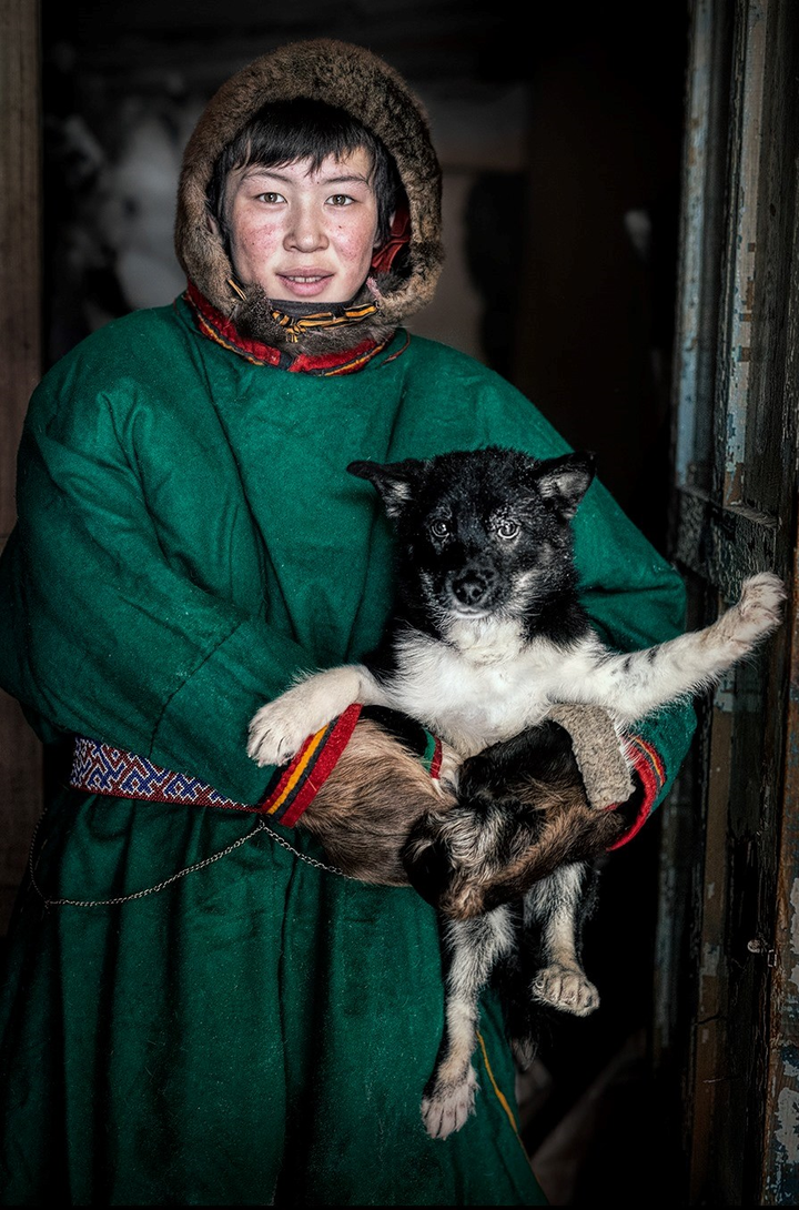 Vẻ đẹp phụ nữ bản địa Nga sống ở vùng lạnh giá nhất thế giới - 2