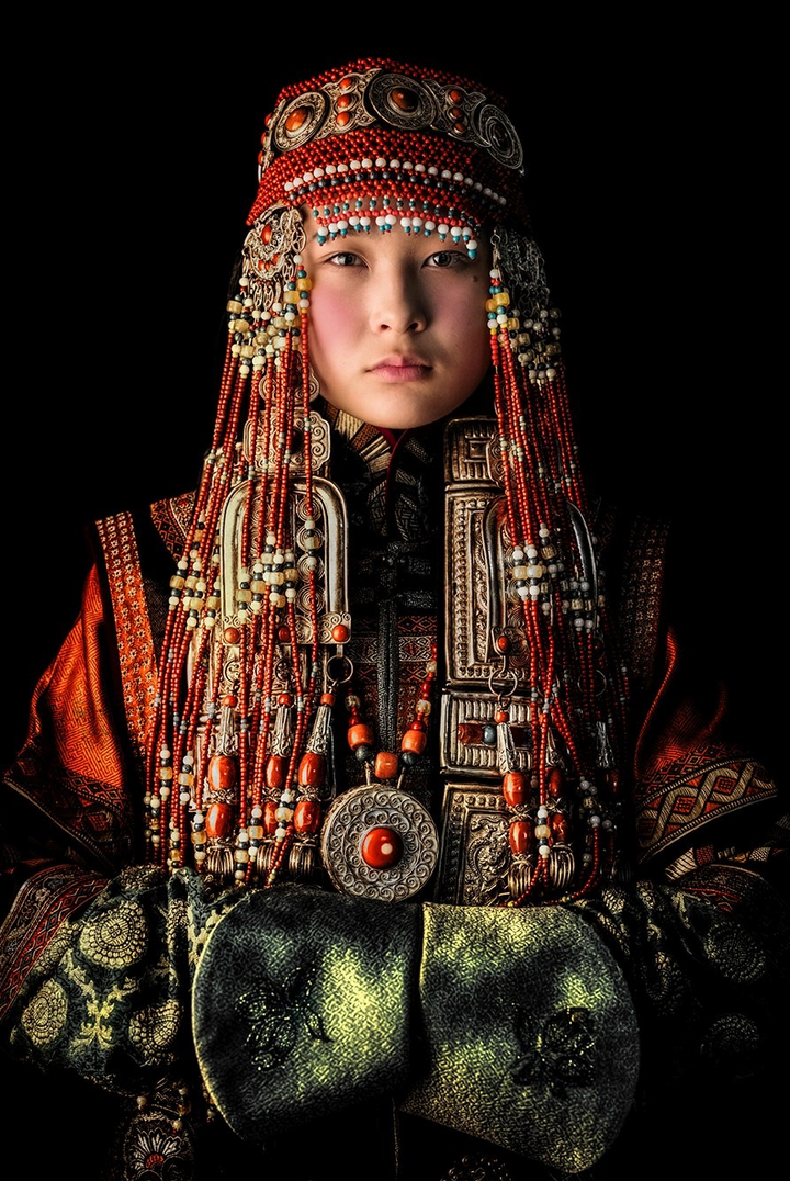 Vẻ đẹp phụ nữ bản địa Nga sống ở vùng lạnh giá nhất thế giới - 6