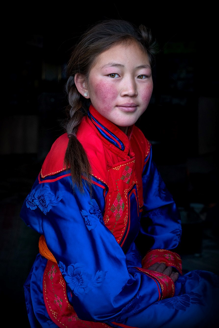 Vẻ đẹp phụ nữ bản địa Nga sống ở vùng lạnh giá nhất thế giới - 7