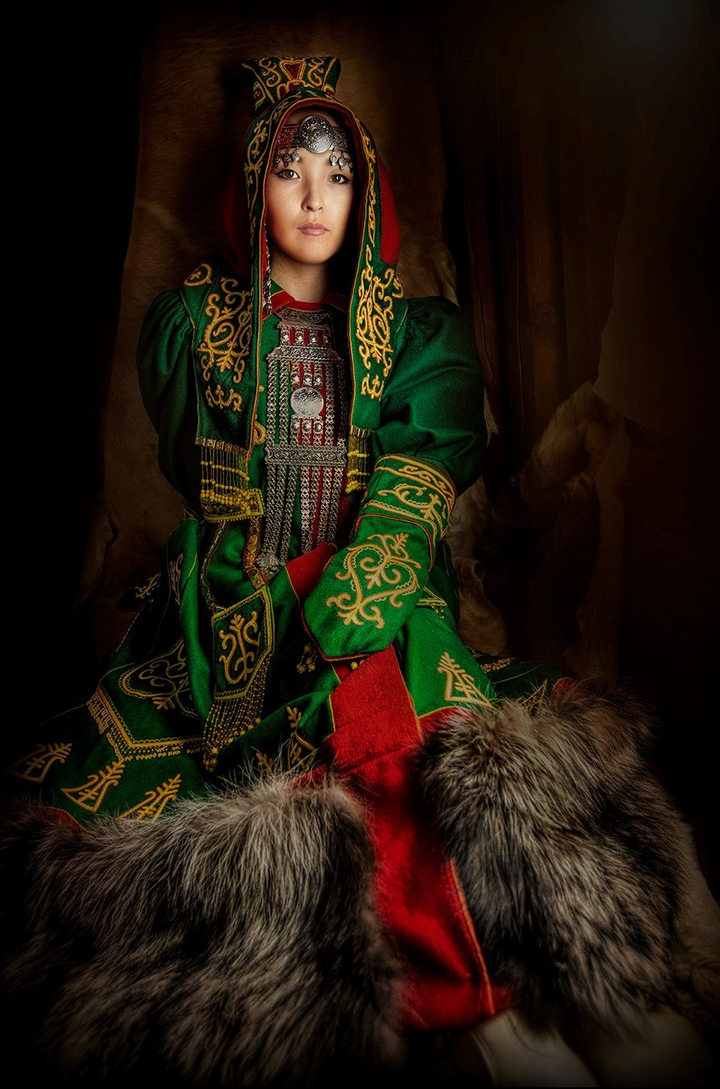 Vẻ đẹp phụ nữ bản địa Nga sống ở vùng lạnh giá nhất thế giới - 8