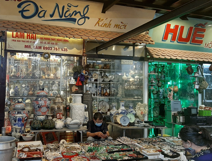 Đã mắt với những bộ sưu tập đồ cổ trong chợ đồ cổ độc nhất Sài Gòn - 5