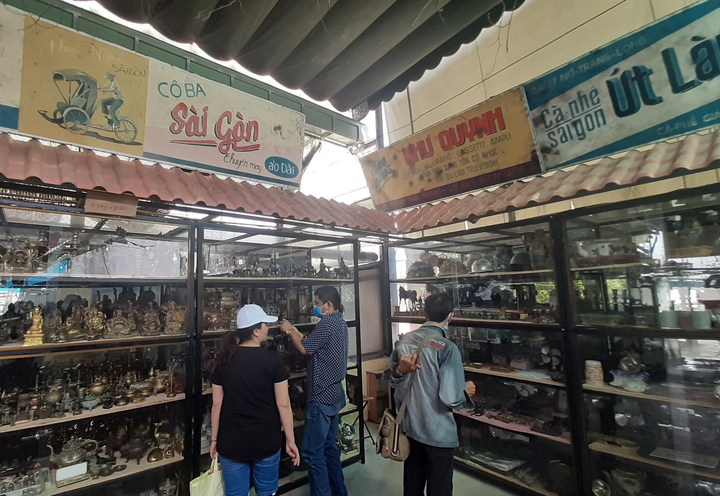 Đã mắt với những bộ sưu tập đồ cổ trong chợ đồ cổ độc nhất Sài Gòn - 6