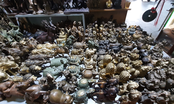 Đã mắt với những bộ sưu tập đồ cổ trong chợ đồ cổ độc nhất Sài Gòn - 8