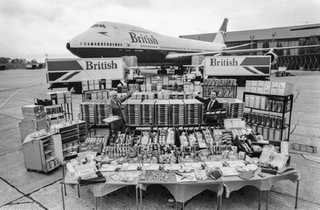 Thất thu vì COVID-19, British Airways phải bán cả khăn, ly và dép - 2