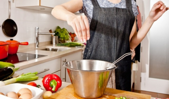 Mẹo 'chữa cháy' khi lỡ tay làm món ăn bị mặn - 1