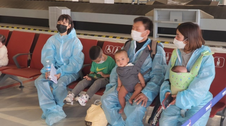 Chuyến bay đầu tiên người về nước trả phí trọn gói hạ cánh tại Vân Đồn - 5