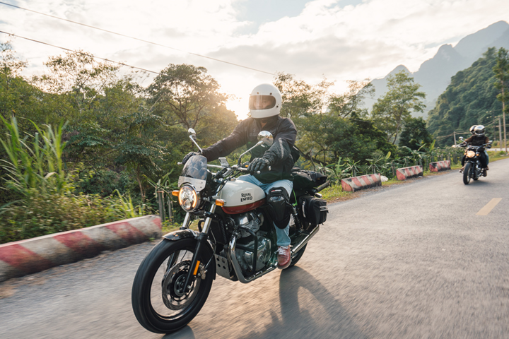 'Dàn chiến mã' Royal Enfield tận hưởng vẻ đẹp Hà Giang - 2