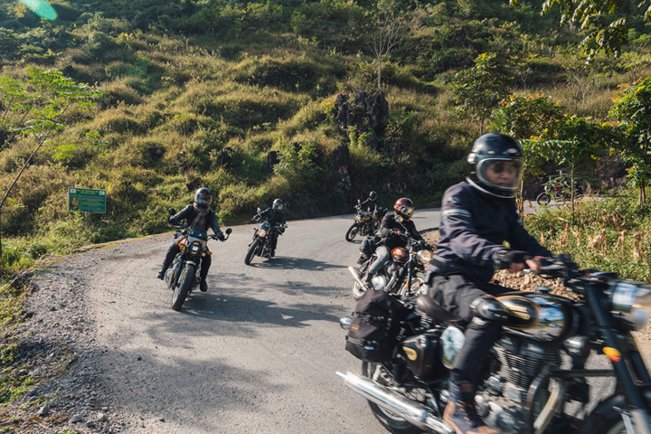 'Dàn chiến mã' Royal Enfield tận hưởng vẻ đẹp Hà Giang - 1