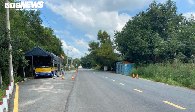 Xe chở cát quá tải chạy ầm ầm ngày đêm, cày nát đường tỉnh lộ ở Bình Dương - 7