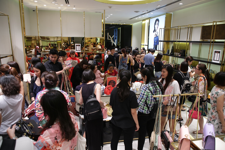 Khai mạc mùa lễ hội với đại tiệc mua sắm Vincom Black Friday 2020 - 1