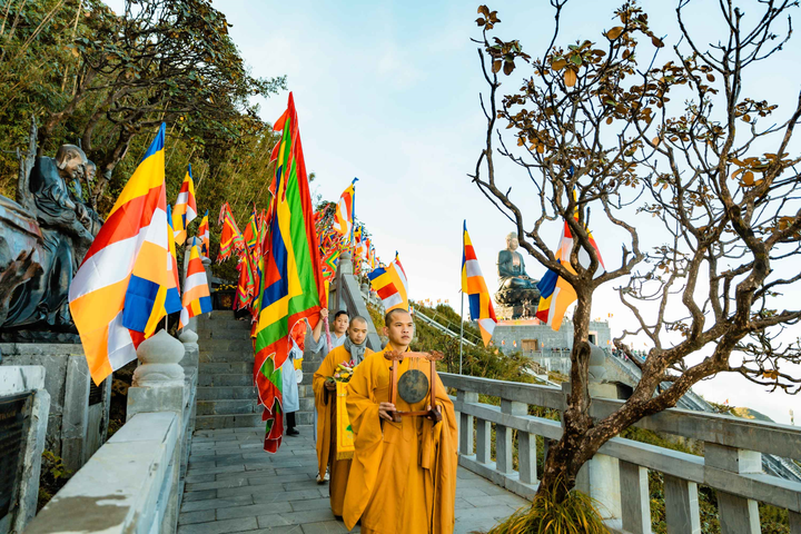 Thiêng liêng lễ cầu an trên đỉnh Fansipan - 5