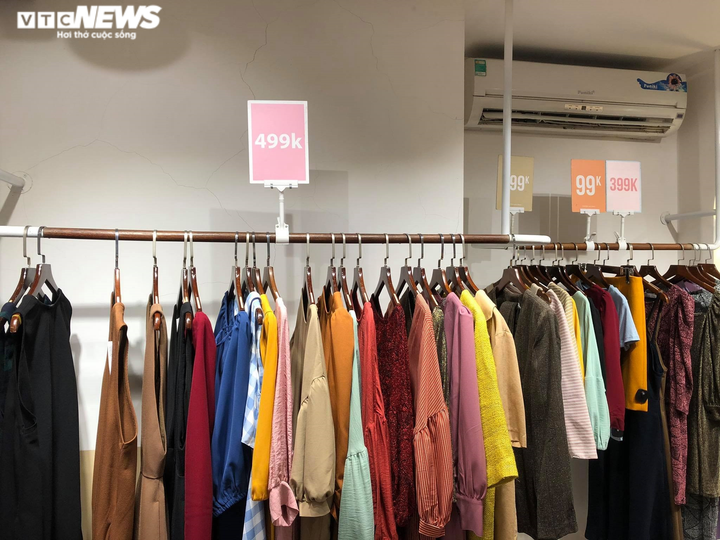 Sát giờ G, nhan nhản hàng tồn 'đội lốt' Black Friday giảm giá sốc - 1