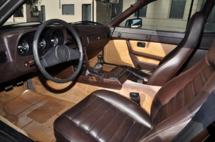 Dàn xe hơi kỳ lạ của huyền thoại bóng đá Diego Maradona - 2