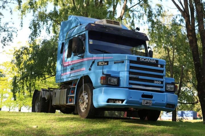 Dàn xe hơi kỳ lạ của huyền thoại bóng đá Diego Maradona - 5