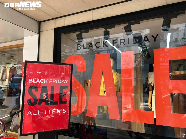 Sát giờ G, nhan nhản hàng tồn 'đội lốt' Black Friday giảm giá sốc - 2