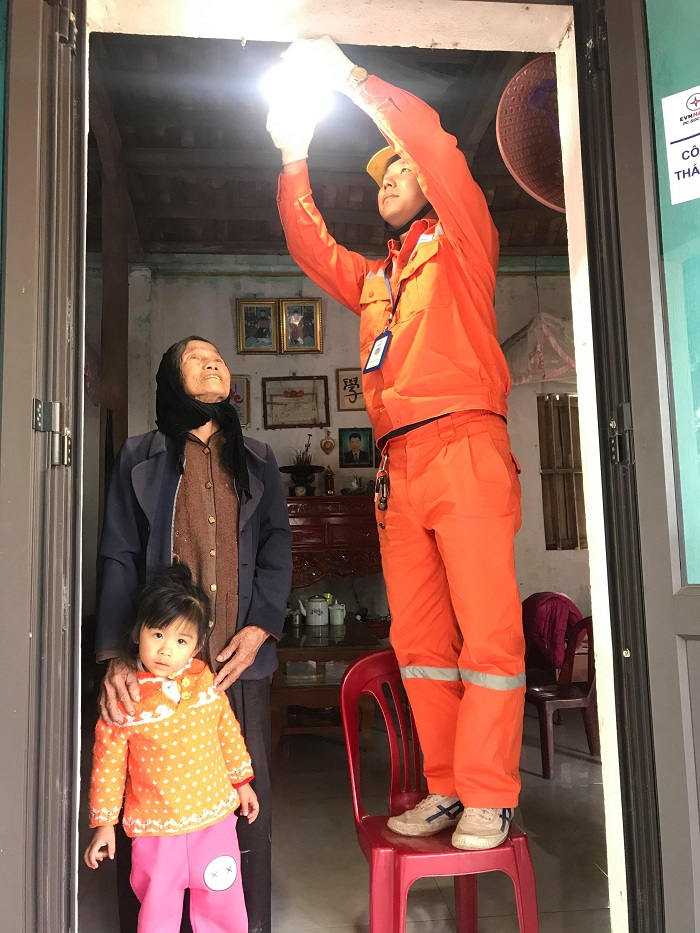 Ngành Điện Thủ đô hướng về miền Trung trong tháng tri ân khách hàng - 2