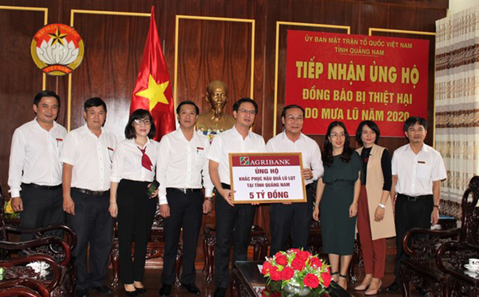 Agribank ủng hộ 5 tỷ đồng cho người dân vùng lũ Quảng Nam - 2