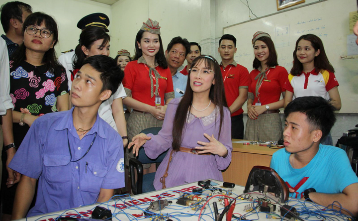 Vietjet mang Tết ấm đến với 1.000 trẻ em - 3