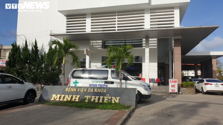 Bị nhắc vì ghẹo nữ nhân viên bệnh viện, nam thanh niên đâm bảo vệ trọng thương - 1