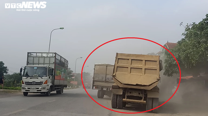 Xe tải và xe ben rượt đuổi, chèn nhau như phim hành động trên Quốc lộ 6 - 1