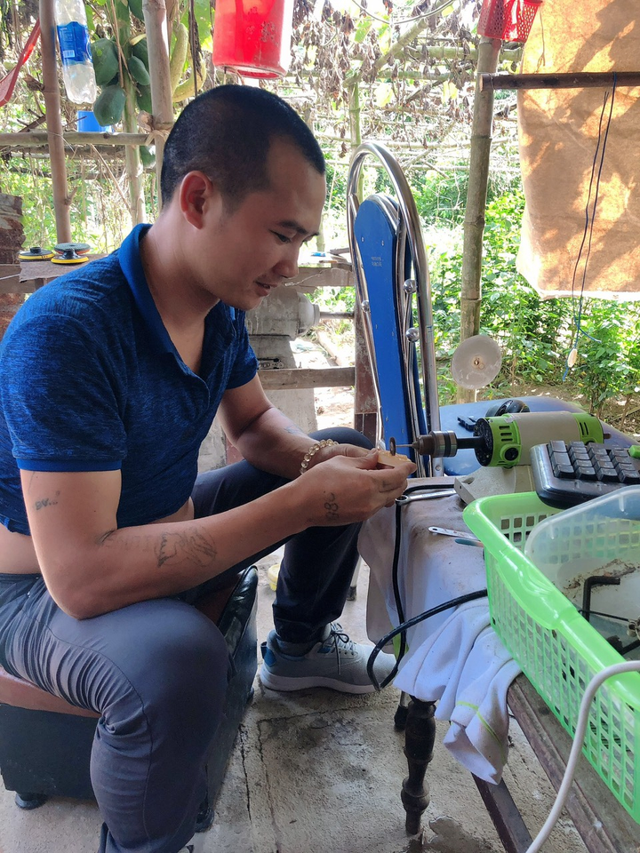 Nghệ nhân Ninh Bình say nghề điêu khắc đá đất Cố đô - 2